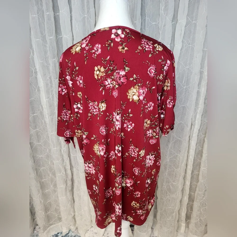 Acting Pro Burgundy Floral V-Neck Tie Sleeve Blouse - Picture 4 of 7